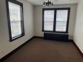 408 N Main St in Mitchell, SD - Building Photo