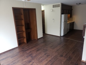 3117 S Pinecrest St in Wichita, KS - Building Photo - Building Photo