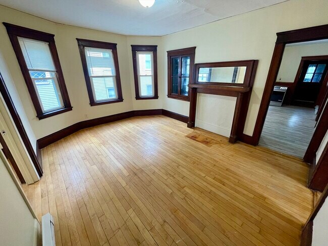 10 Agawam St in Worcester, MA - Building Photo - Building Photo