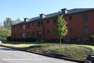 Yorkshire Apartments in Little Rock, AR - Building Photo - Building Photo