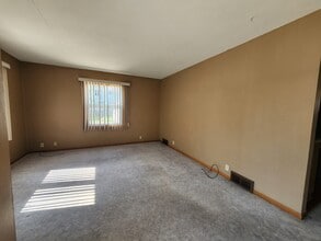 506 Kimball Ave in Waterloo, IA - Building Photo - Building Photo