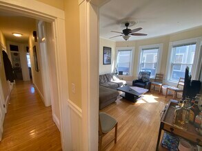 176 Elm St, Unit 1 in North Cambridge, MA - Building Photo - Building Photo