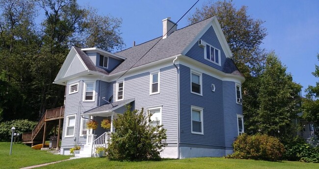 103 Perrin Ave, Unit 3rd Floor in Shavertown, PA - Building Photo - Building Photo