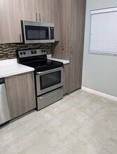 7480 NW 17th St in Plantation, FL - Building Photo - Building Photo