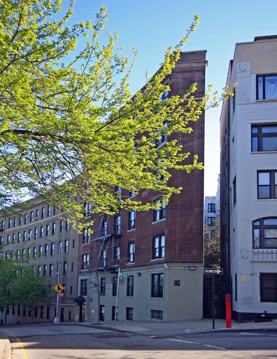 750 Riverside Dr in New York, NY - Foto de edificio