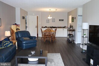 666 W Germantown Pike, Unit 1205 in Plymouth Meeting, PA - Building Photo - Building Photo