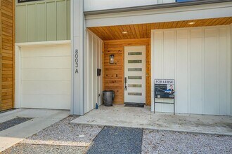 8003 Gault St in Austin, TX - Foto de edificio - Building Photo