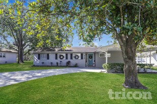 546 W Palmeden Dr in Lakeland, FL - Building Photo