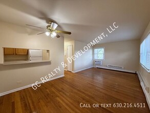 245 Uteg St in Crystal Lake, IL - Building Photo - Building Photo
