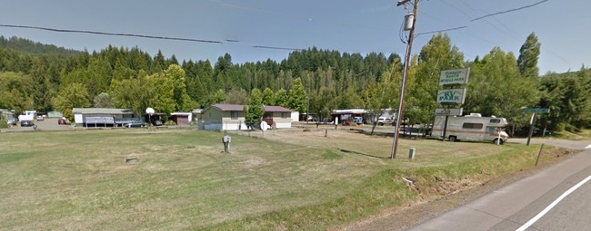 Forrest Ranch Mobile Home Park in Idleyld Park, OR - Foto de edificio - Building Photo