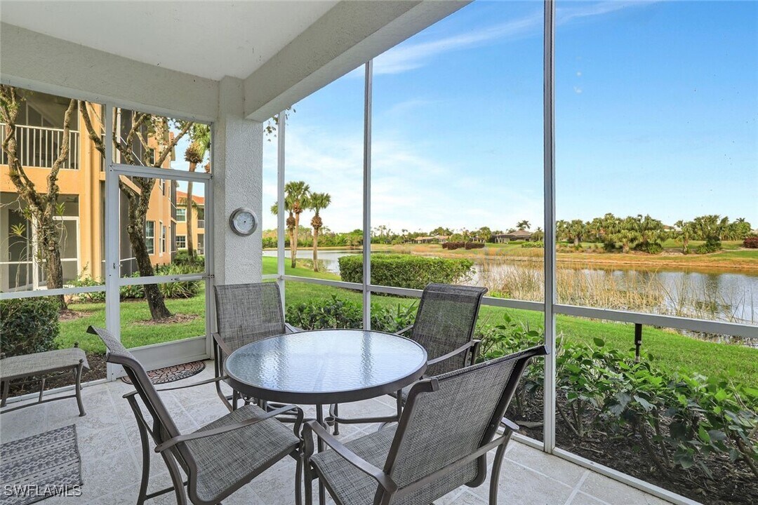 6029 Trophy Dr in Naples, FL - Building Photo