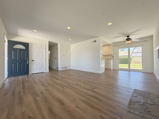16262 Hawaii Ln in Huntington Beach, CA - Building Photo - Building Photo