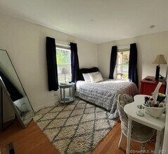 77 Crestwood Rd in Fairfield, CT - Building Photo - Building Photo