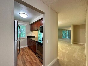 15244 SE 43rd St in Bellevue, WA - Building Photo - Building Photo