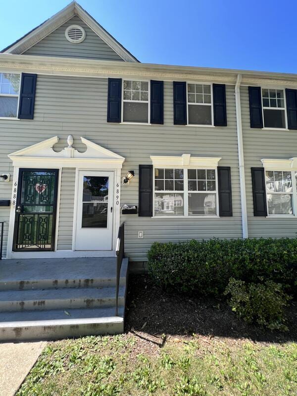 property at 6890 Hawthorne St