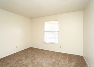 Stratford Place in Lubbock, TX - Building Photo - Interior Photo