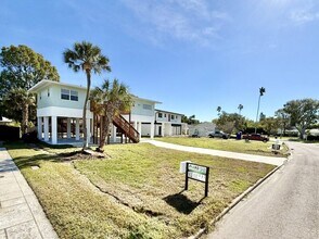 4869 Venetian Blvd NE in St. Petersburg, FL - Building Photo - Building Photo