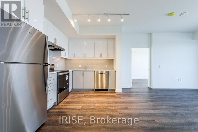 3030 Pharmacy Ave in Toronto, ON - Building Photo - Building Photo