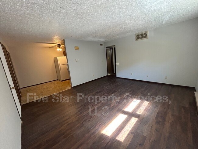 2080 W Washington St in Springfield, IL - Building Photo - Building Photo