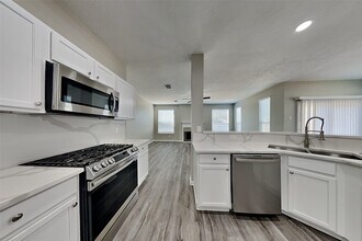 1610 Blossom Creek Ct in Humble, TX - Building Photo - Building Photo