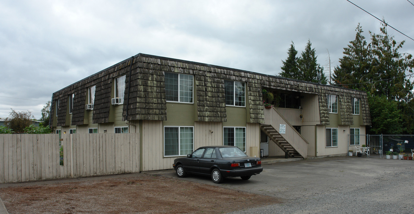 154 C St in Springfield, OR - Building Photo