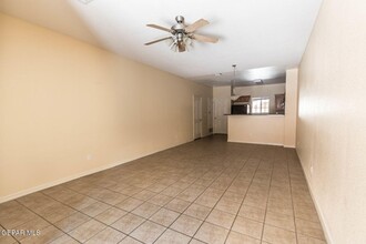 3150 N Yarbrough Dr in El Paso, TX - Building Photo - Building Photo