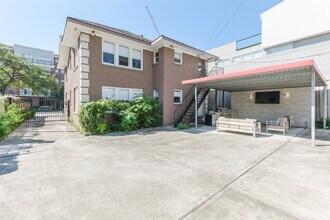 1716 Richmond Ave. in Houston, TX - Building Photo - Building Photo