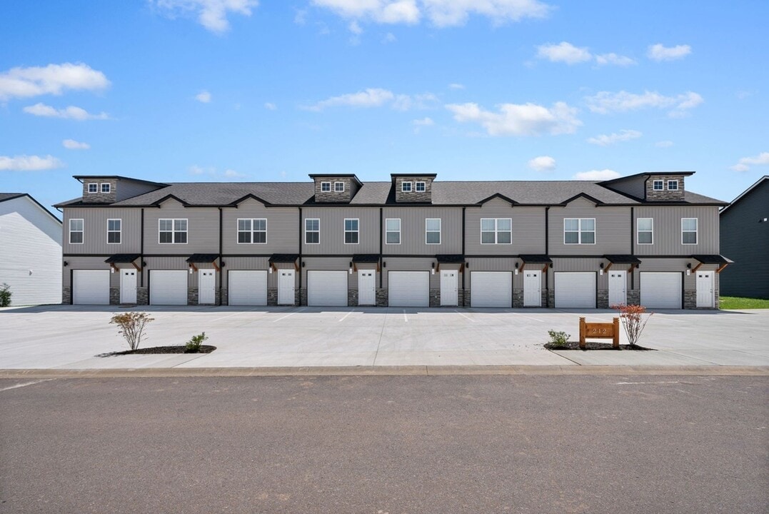 212 Drayton Dr. in Clarksville, TN - Building Photo