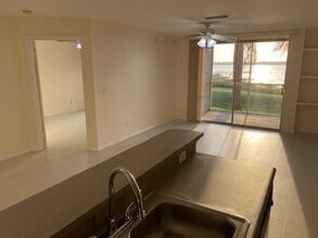 7618 Pissarro Dr, Unit 104 in Orlando, FL - Foto de edificio - Building Photo