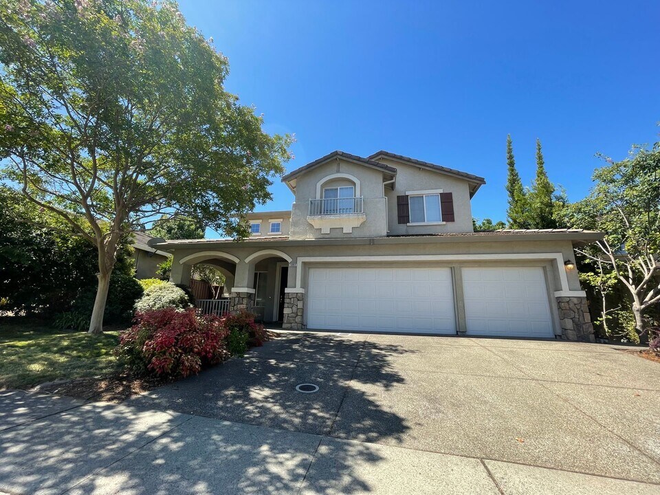 1093 Huntly Dr in Folsom, CA - Building Photo