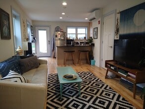37 Hampden St, Unit 8 in Northampton, MA - Building Photo - Building Photo