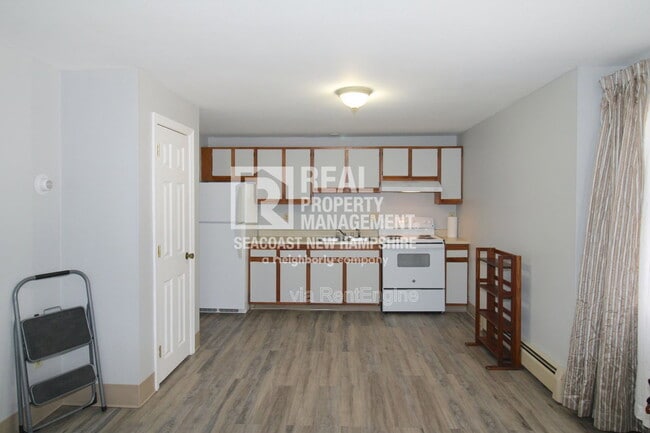 17 Ellison Dr in Barrington, NH - Building Photo - Building Photo