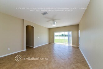 7510 Dragon Fly Loop in Gibsonton, FL - Foto de edificio - Building Photo