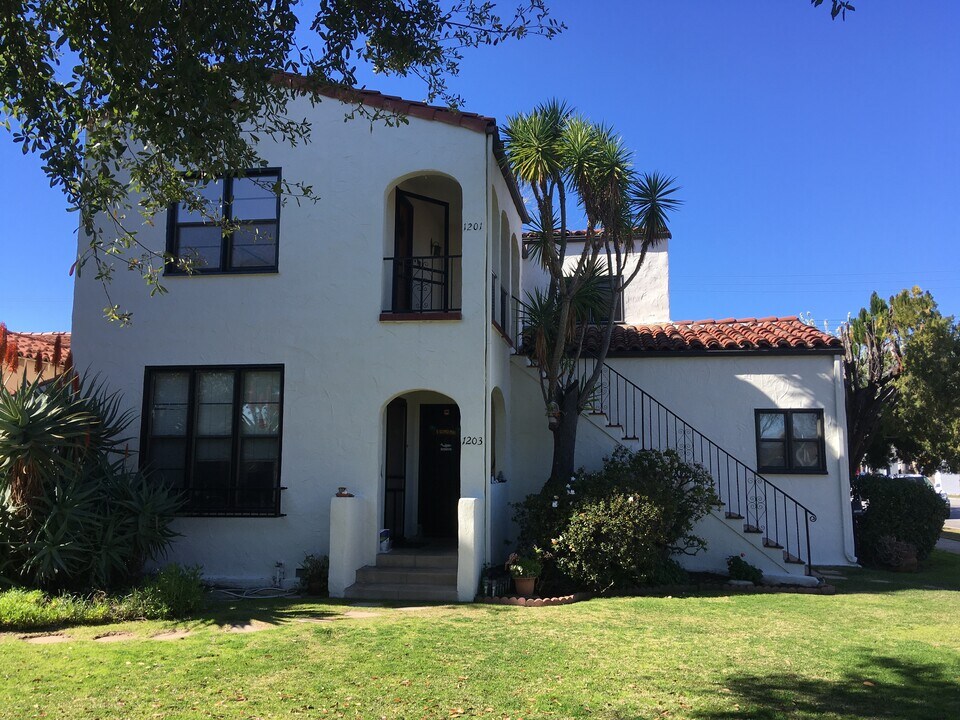 1201 S 4th St in Alhambra, CA - Building Photo