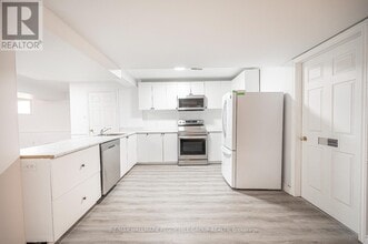 30 Brouwer Crescent in Wasaga Beach, ON - Building Photo - Building Photo
