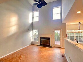 1403 Wayne Cir in Greenwich Township, NJ - Foto de edificio - Building Photo