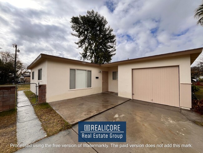 property at 1525 Magnolia Ave W