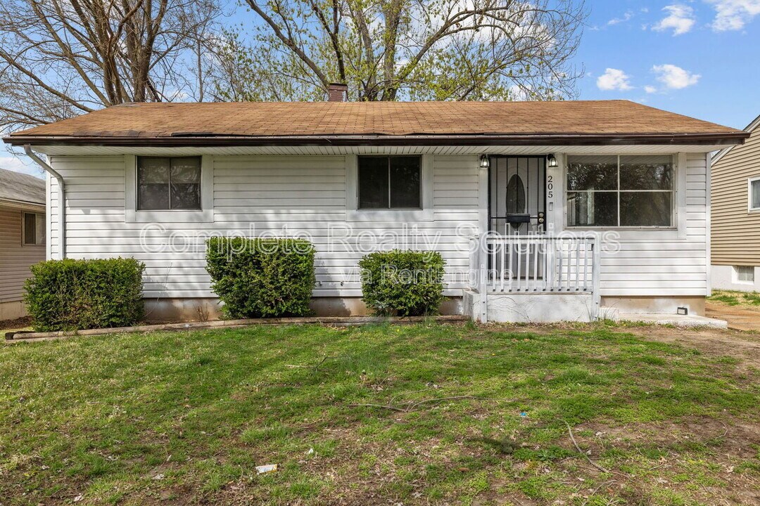 205 Dundee Cir in St. Louis, MO - Building Photo