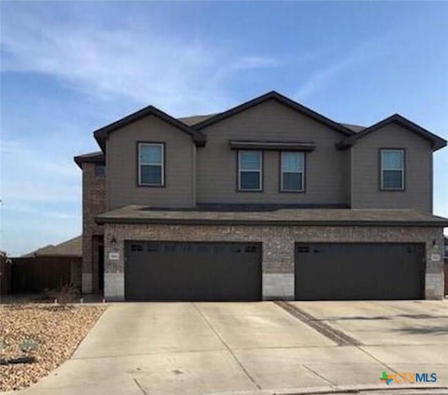 property at 562 Creekside Frst