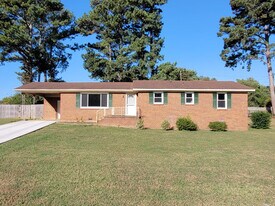 2201 Windcrest Dr in Florence, AL - Building Photo