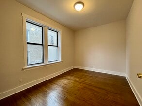 1544 N Kedzie Ave, Unit 1G in Chicago, IL - Foto de edificio - Building Photo