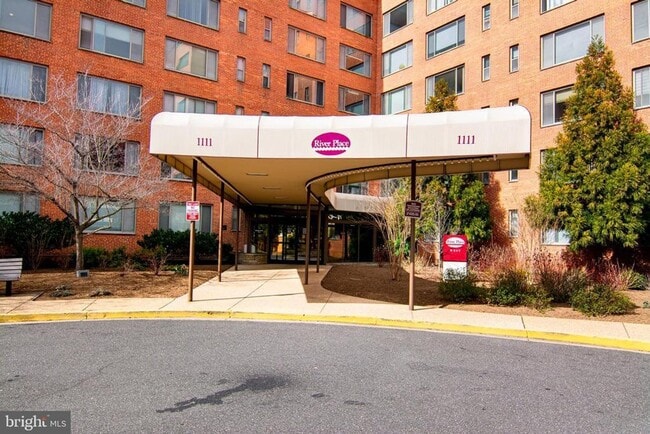 1111 Arl Blvd in Arlington, VA - Building Photo - Building Photo