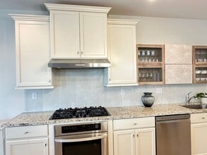 1 N Tompkins Square in Downingtown, PA - Building Photo - Building Photo