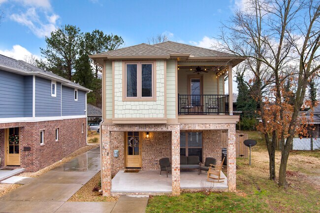 618 W Poplar St in Rogers, AR - Building Photo - Building Photo