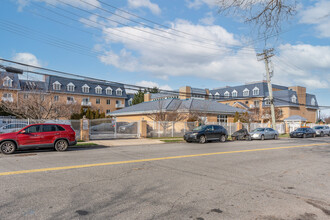 Mill Harbor in Brooklyn, NY - Foto de edificio - Building Photo