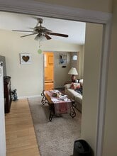 16 Laurier St, Unit 1 Bedroom - 1st Floor in Manchester, NH - Foto de edificio - Building Photo