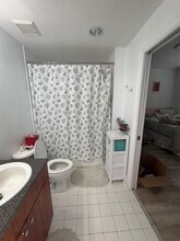115 SW 11th St, Unit 804 in Miami, FL - Foto de edificio - Building Photo