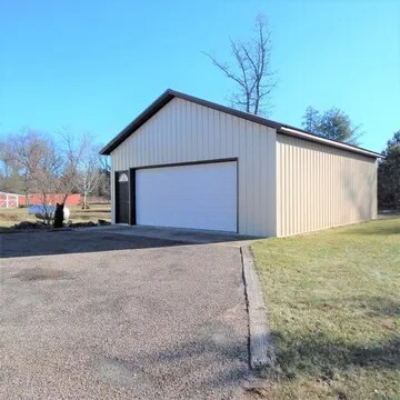 N9362 7th Ave in Necedah, WI - Foto de edificio - Building Photo