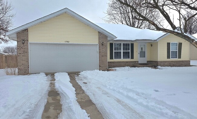 property at 1752 S Fisk Ave