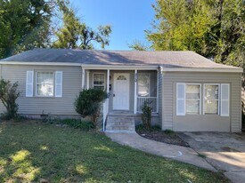 210 W Jacobs Dr in Midwest City, OK - Building Photo